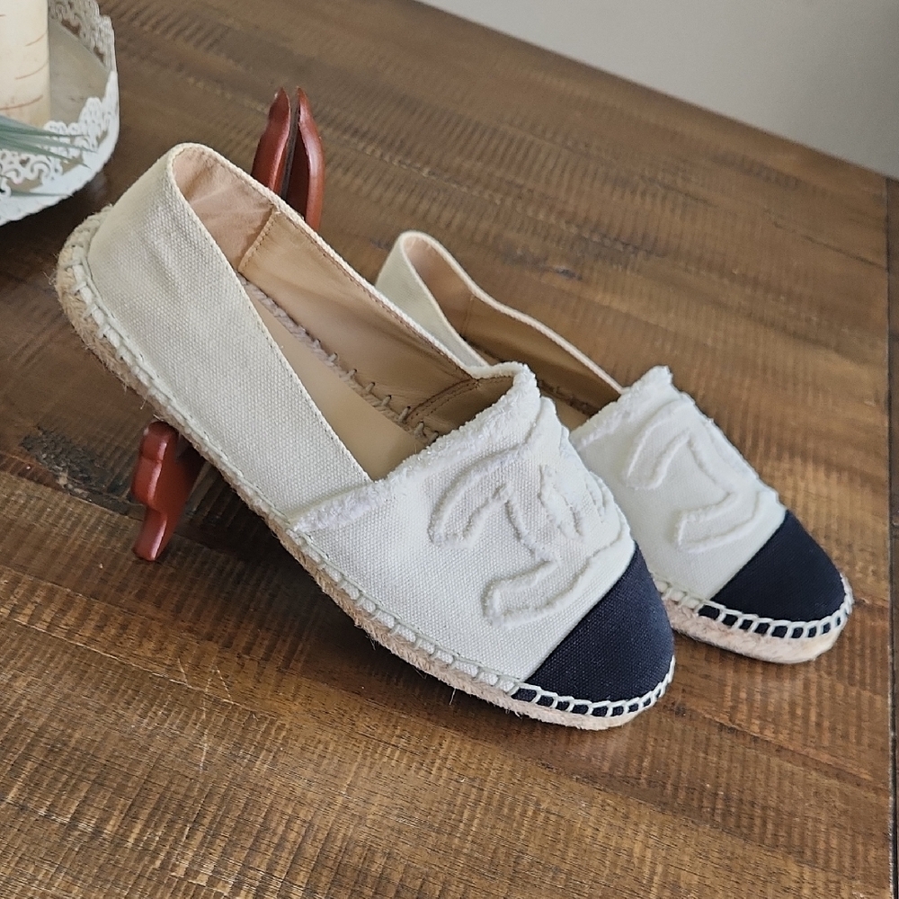 CHANEL Cream and Black Espadrilles - Picture 7 of 16